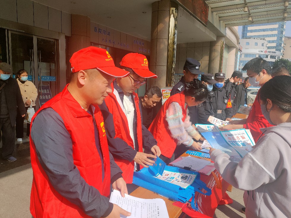 市公共資源交易中心開展文明城市創(chuàng)建黨員志愿服務(wù)活動(dòng)2.jpg