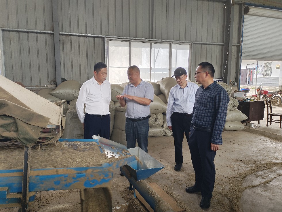 3.淡水豚保護區(qū)管理局赴結對幫扶村開展宣講和調(diào)研活動2.jpg