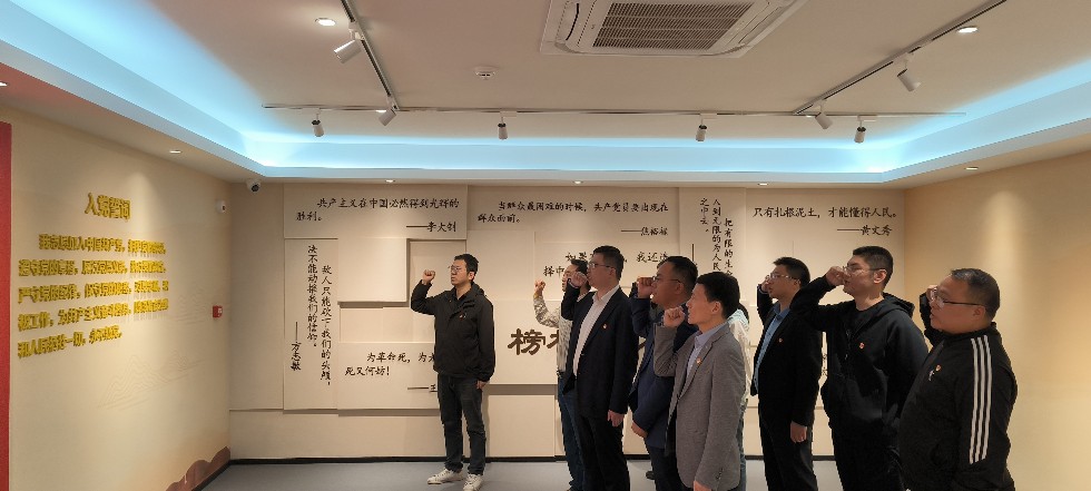 2.市招商服務(wù)中心開展黨性黨風(fēng)黨紀(jì)教育暨警示教育活動2.jpg